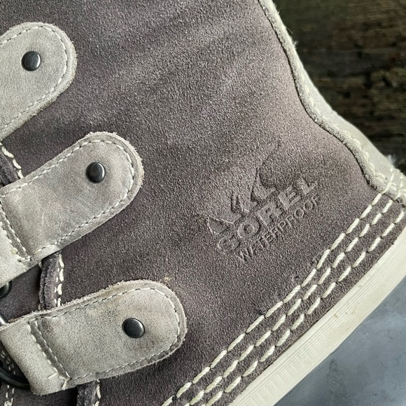 Sorel Joan of Arctic Black and Gray Winter Boots with Faux Fur Trim - Picture 11 of 14